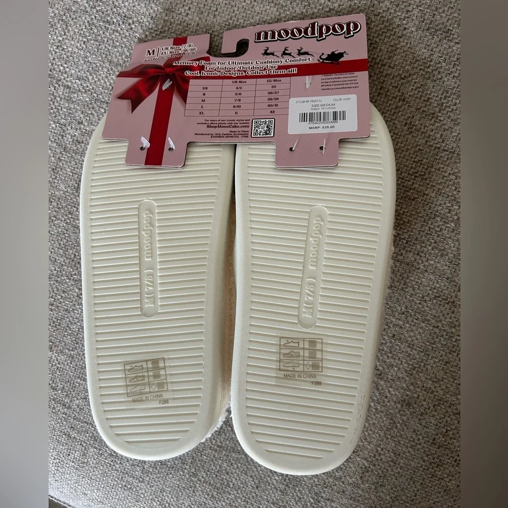 NWT Dachshund Dog Embroidered White Slippers - Picture 3 of 4